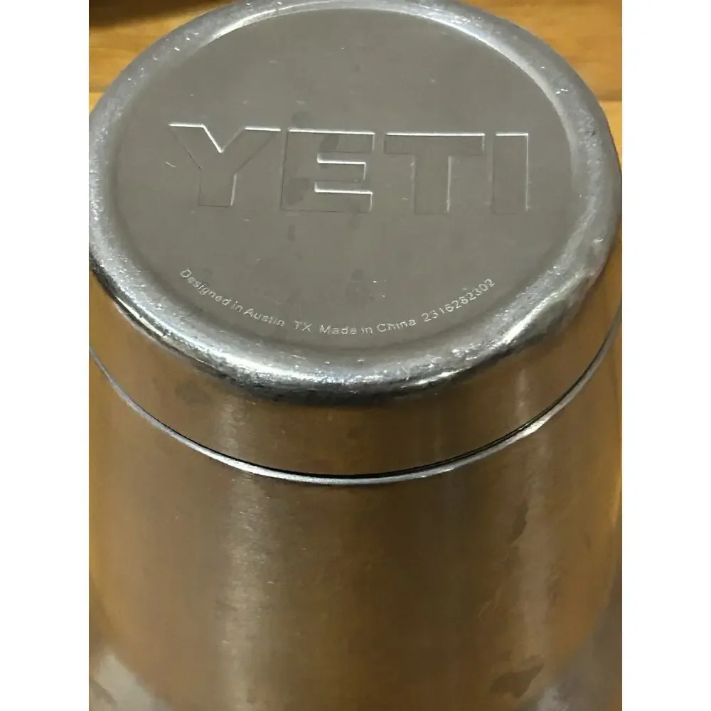 Yeti 30 oz Rambler Tumbler in Stainless Steel